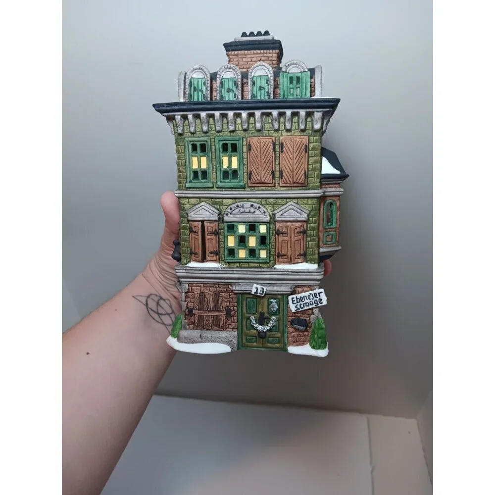 Dept 56 The Flat Of Ebenezer Scrooge Dickens Village Heritage 5587-5 With Box